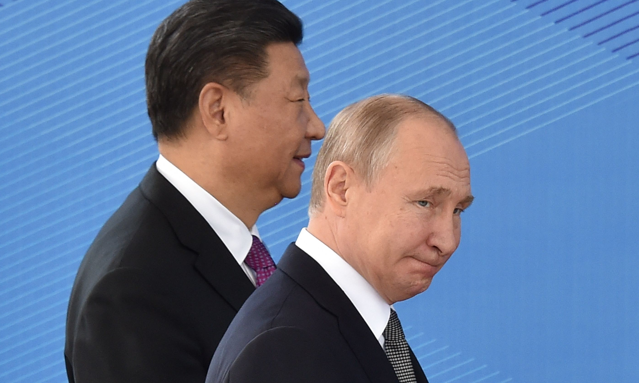 Putin se reúne com Xi Jinping em busca de maior apoio em meio à guerra com a Ucrânia