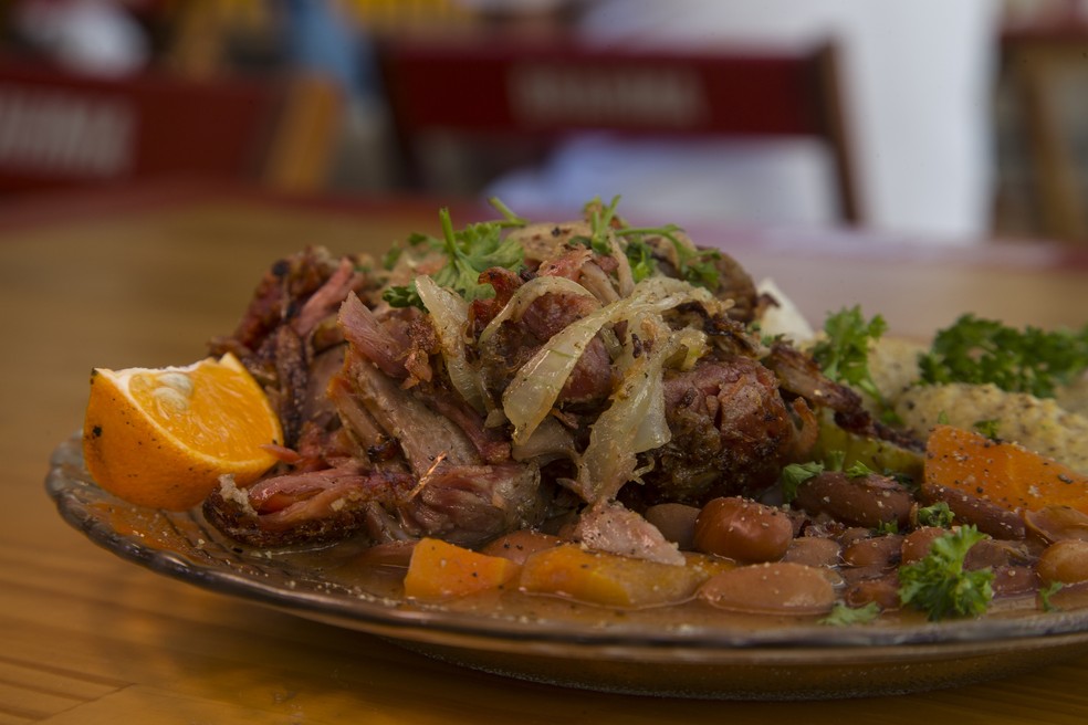 Capiau Botequim serve a popular carne de lata como opção de PF — Foto: Alexandre Cassiano / Agencia O Globo