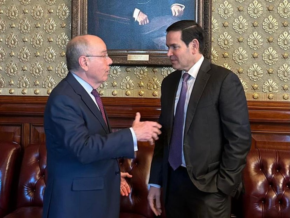 Mauro Vieira e Marco Rubio conversam reservadamente — Foto: Itamaraty