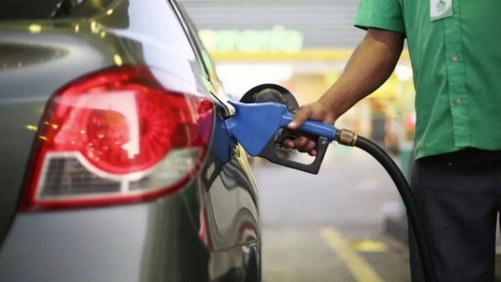 Preço internacional do petróleo afeta o dos combustíveis no país — Foto: Lucas Tavares/Agência O Globo