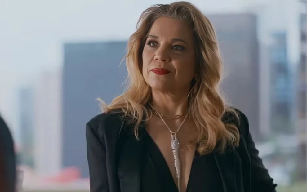 Novela: Pilar trama para assumir controle de joalheria