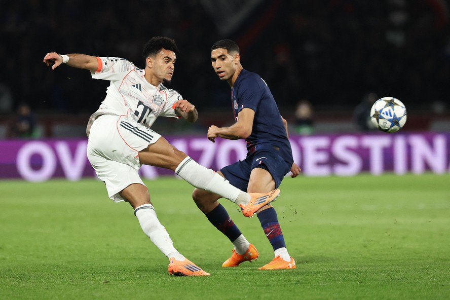 <p><strong>"Luis Díaz’s Stunning Champions League Goal Sparks 166K Likes & 1K+ Comments – Bayern vs. Paris Highlights"</strong></p>