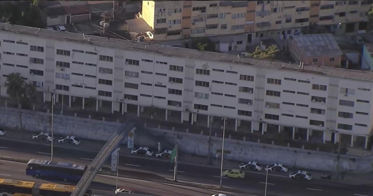 Operação no Muquiço busca suspeitos da morte de agente da DHBF