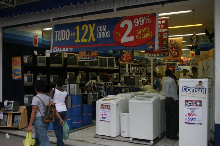 Casas Bahia Holds Massive Auctions With Hundreds of Discounted Item Lots
