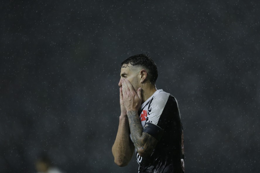 Vegetti lamenta eliminação do Vasco
