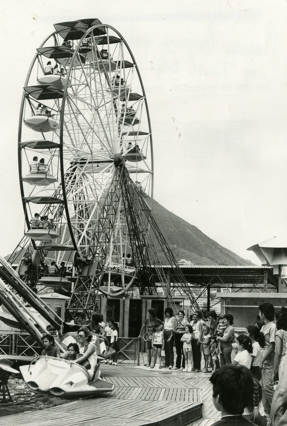 Tivoli Parque. Roda-gigante e outras atrações que marcaram uma década de diversão na Lagoa — Foto: Jorge Peter/21-10-1982
