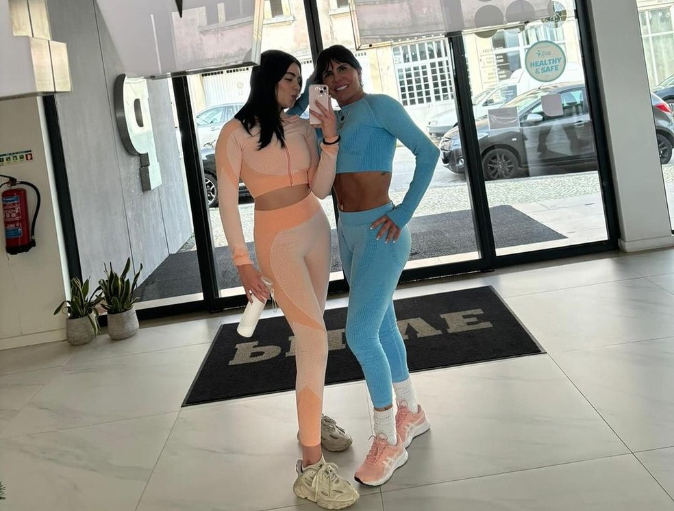 Gretchen posou com a filha Giullia Miranda — Foto: Reprodução Instagram