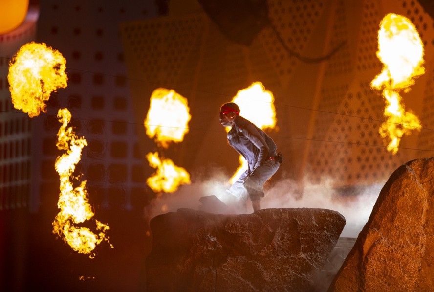 Travis Scott encerrou o primeiro dia do Rock in Rio 2024 com um show intenso e caótico. Apesar dos atrasos técnicos, o rapper entregou uma performance..