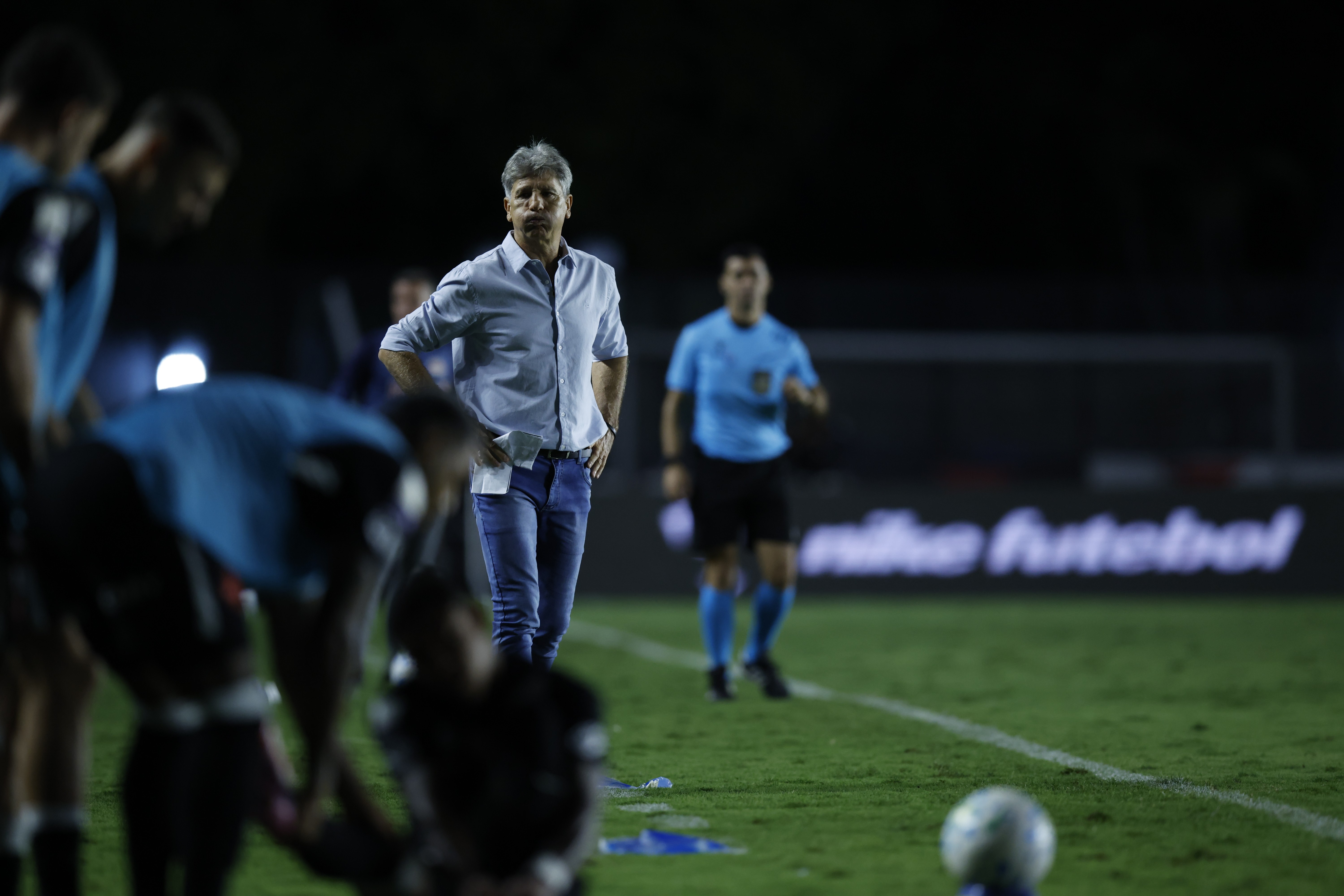 Renato Gaúcho não participa da coletiva e diretoria do Vasco defende treinador: 