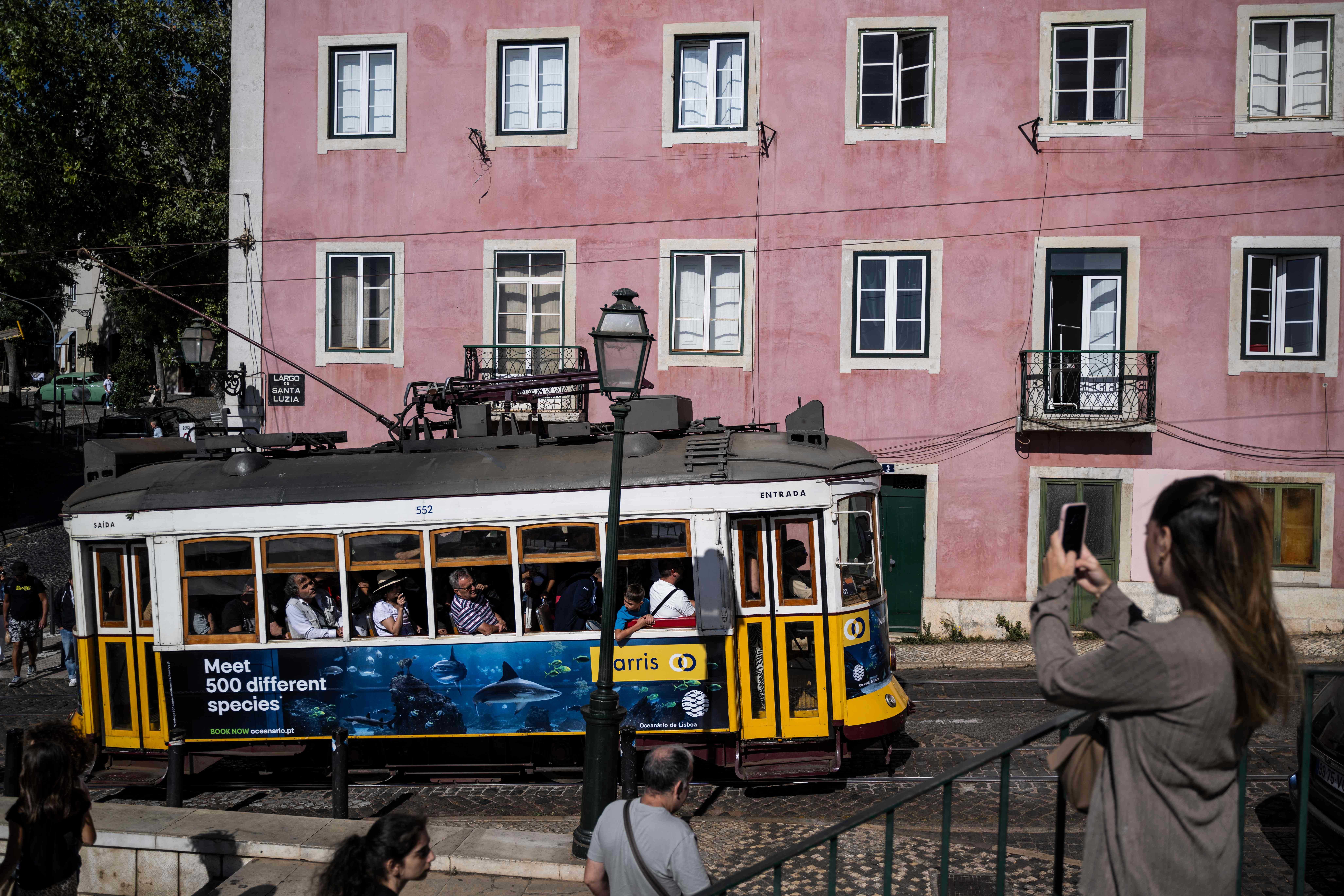 Turistas brasileiros gastam R$ 1,8 bilhão em três meses e já bateram recorde em Portugal