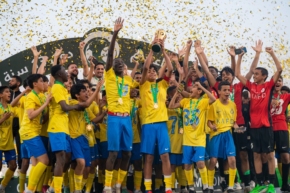 Sub-13 do Al-Nassr conquistou o título da Liga Saudita — Foto: Reprodução