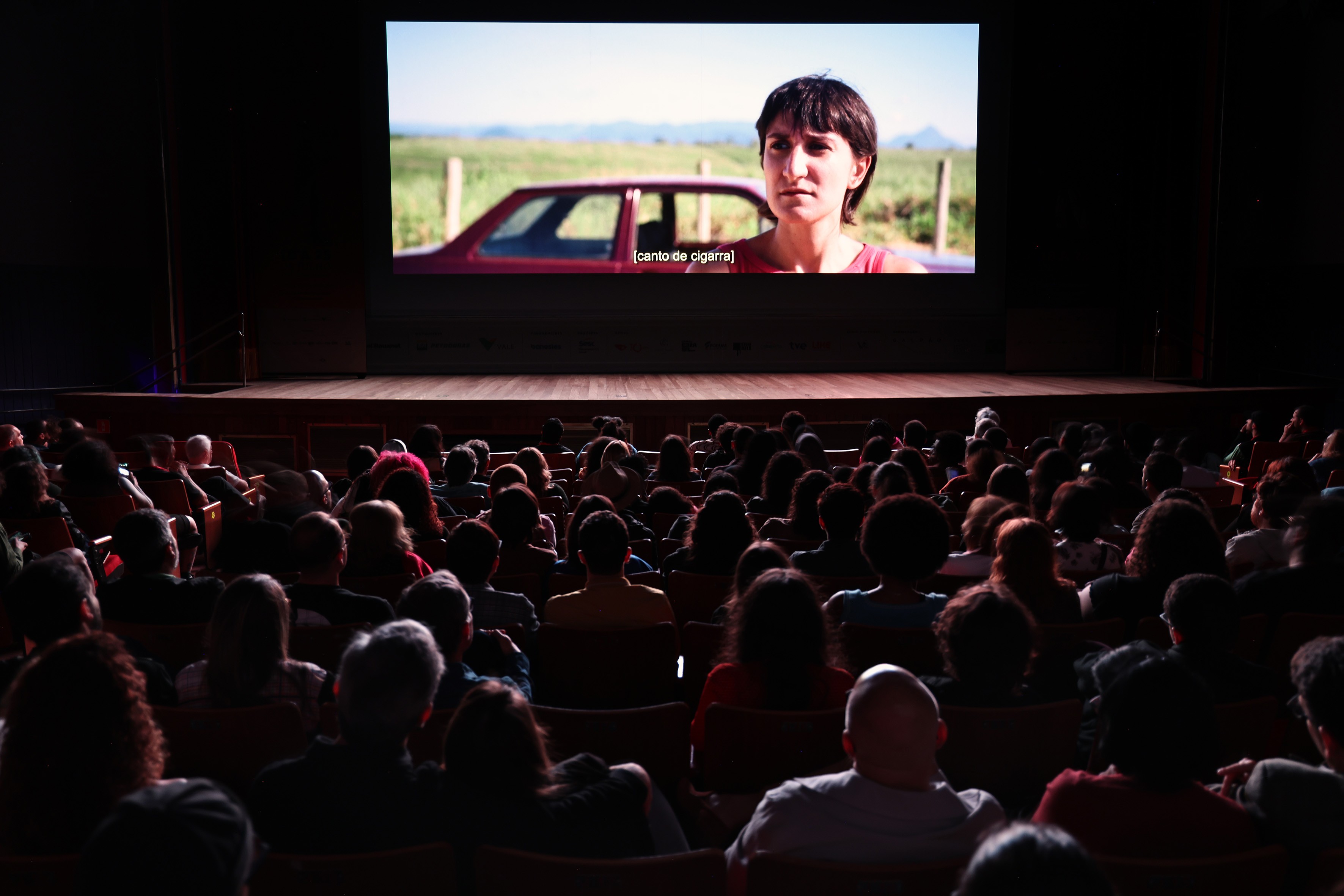 Em seu primeiro romance, ‘O amor na sala escura’, Clarisse Escorel recorre ao cinema para falar de amor - Foto