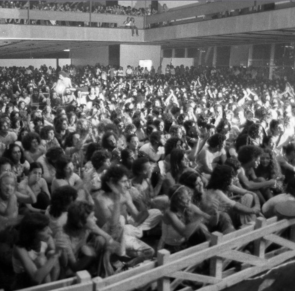Público no MAM durante o Banquete dos Mendigos, em 1973 — Foto: Arquivo/Agência O GLOBO