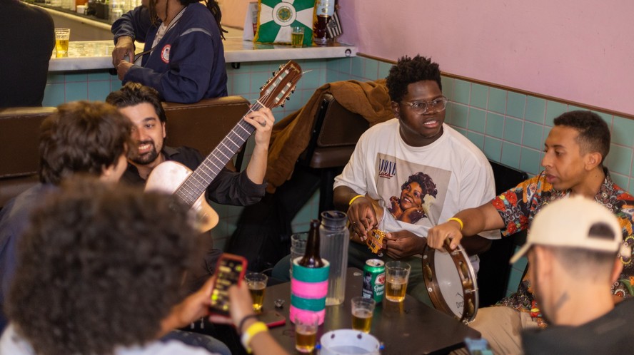 Suru Bar faz samba solidário nas quartas de dezembro