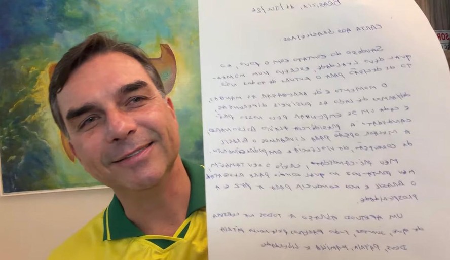 Em carta lida por Flávio, Bolsonaro reforça apoio ao filho: 'Momento de  deixar de lado as diferenças'