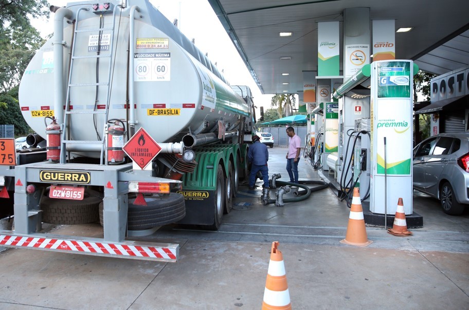 Por que distribuidoras de combust&iacute;veis resistem &agrave;s medidas do governo para conter a alta dos pre&ccedil;os?