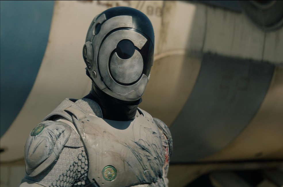 Alexander Skarsgard em 'Diários de um robô-assassino' — Foto: Divulgação