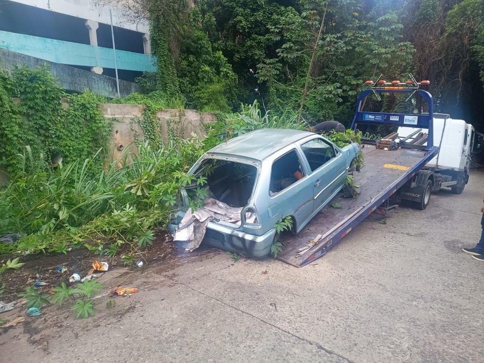 Retirada de carroceria de território ocupado ilegalmente na Tijuca – Foto: Divulgação/SEOP