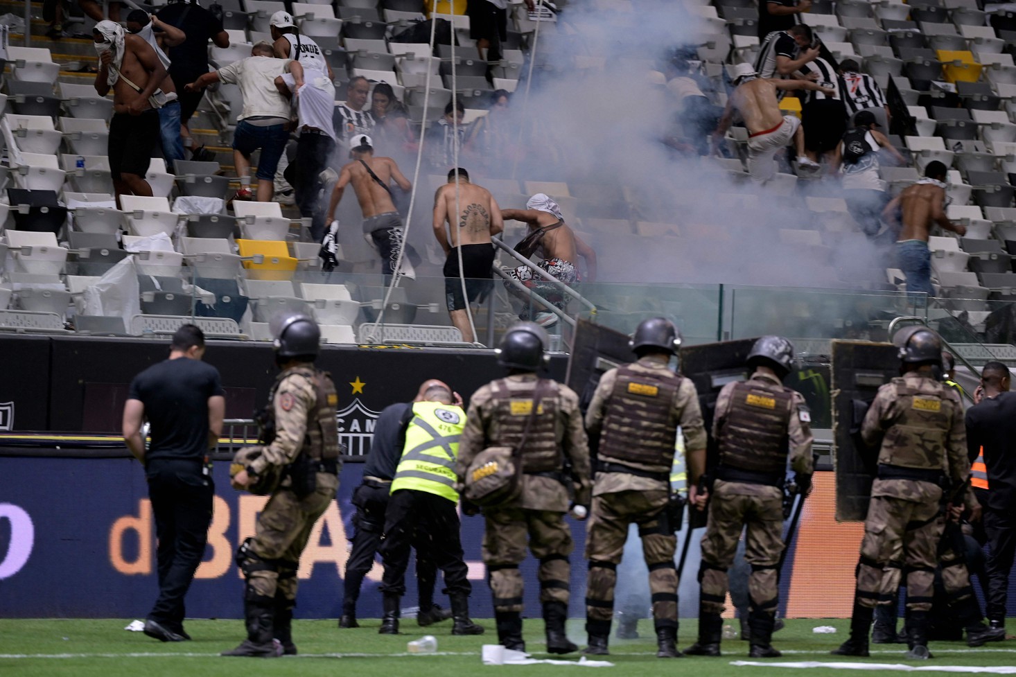 Forças de segurança identificam 21 torcedores do Atlético-MG envolvidos em confusão na final da Copa do Brasil