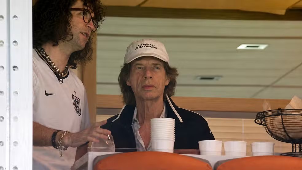 Mick Jagger no estádio para acompanhar jogo da Inglaterra — Foto: Reprodução