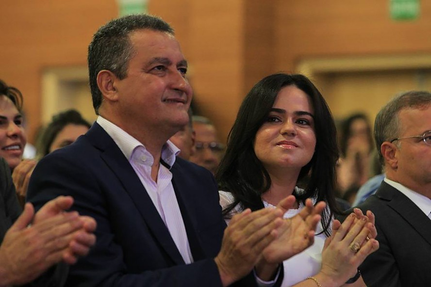 Aline Peixoto, candidata ao TCM-BA, com o marido, o ministro da Casa Civil, Rui Costa