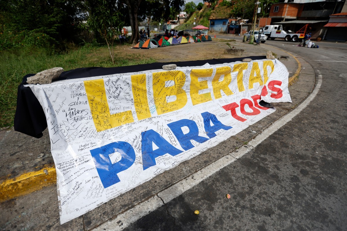 Venezuela liberta oito oficiais militares condenados por ‘incitação’ contra o governo Maduro
