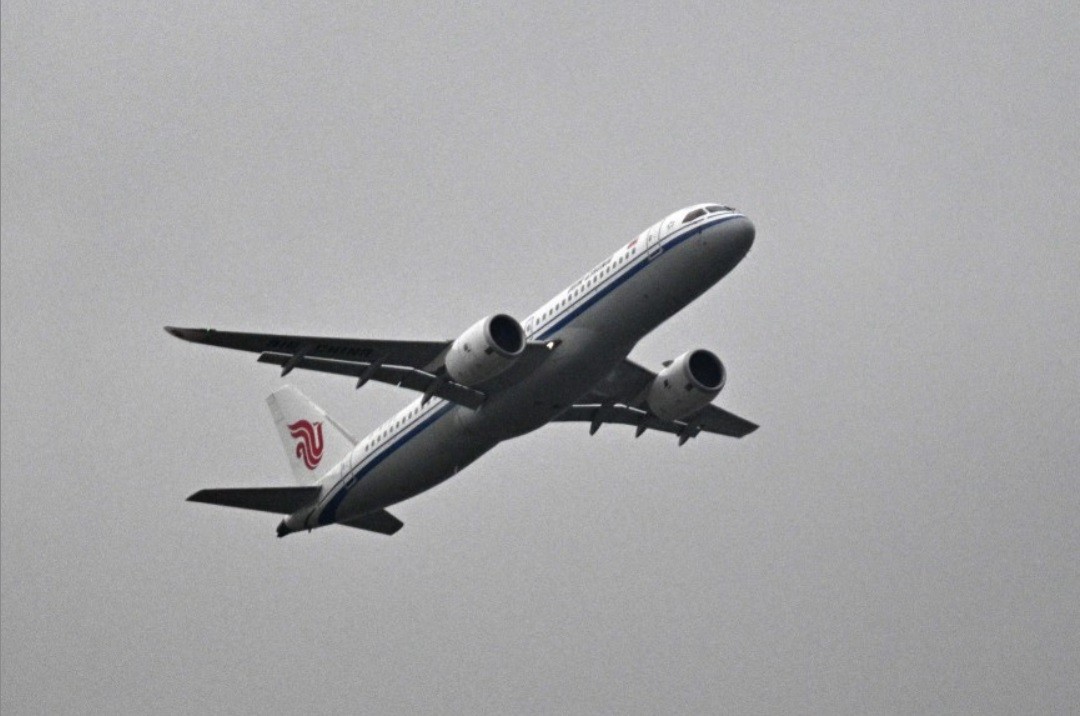 Jato chinês C919 realiza seu primeiro voo comercial internacional e desafia domínio de Boeing e Airbus
