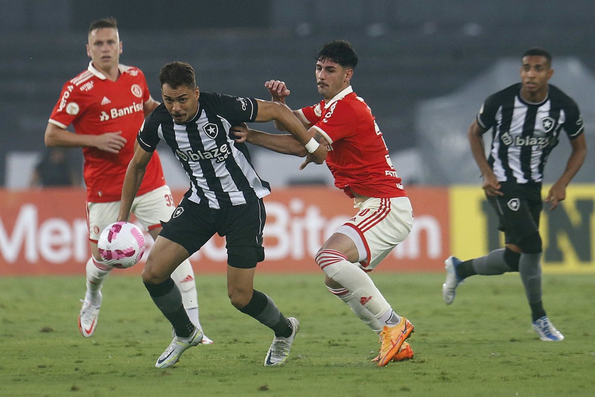 Botafogo perde para o Inter no Nilton Santos e esfria escalada no ...
