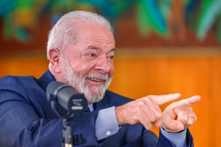 Presidente Luiz Inácio Lula da Silva durante programa de entrevista semanal transmitido pelo Planalto