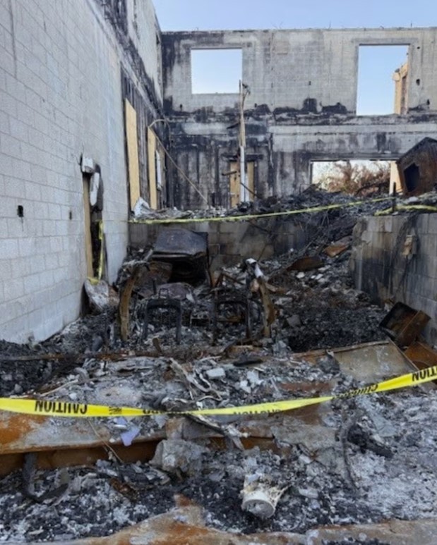 Família processa Tesla depois de carro explodir na garagem, matar cão e destruir casa - Foto