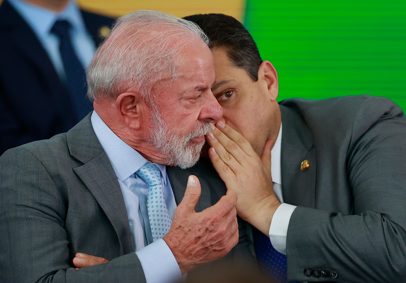Cochico de Alcolumbre, incômodo de Lula e recados de Motta: os bastidores da posse do novo articulador político do governo