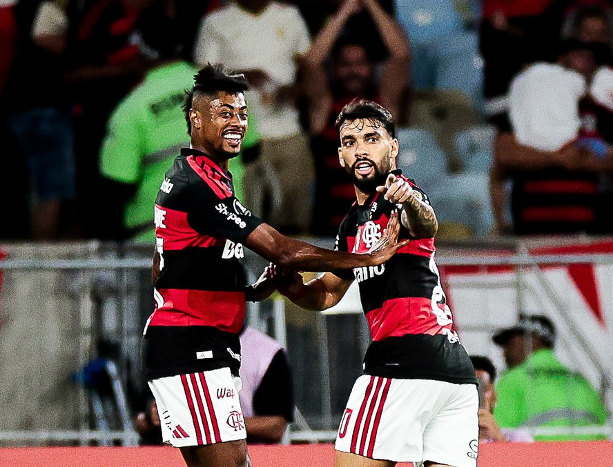 Bruno Henrique e Paquetá (autor) comemoram o primeiro gol do Flamengo