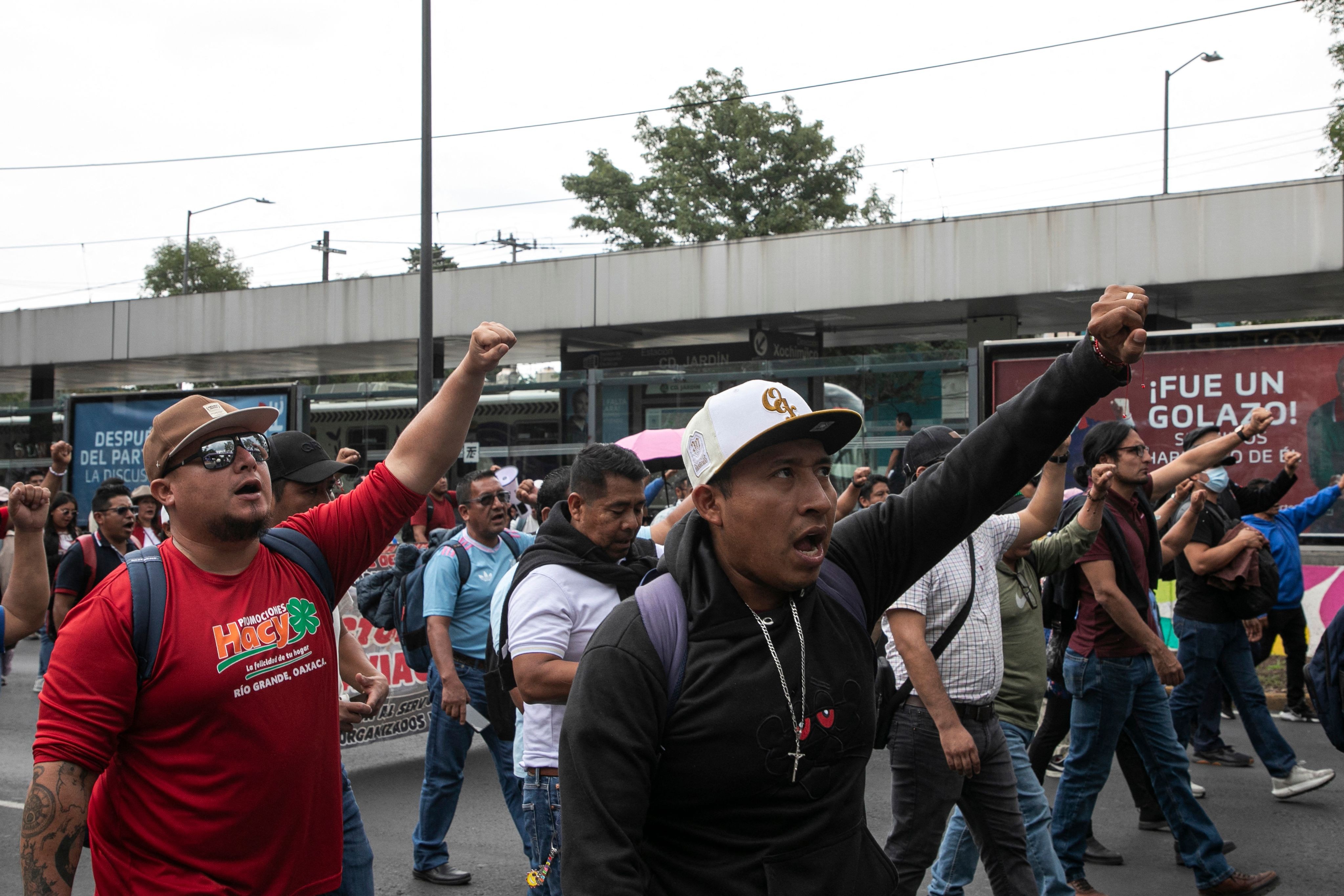 Professores fazem acordos com governo e encerram protestos no México após 20 dias de greve