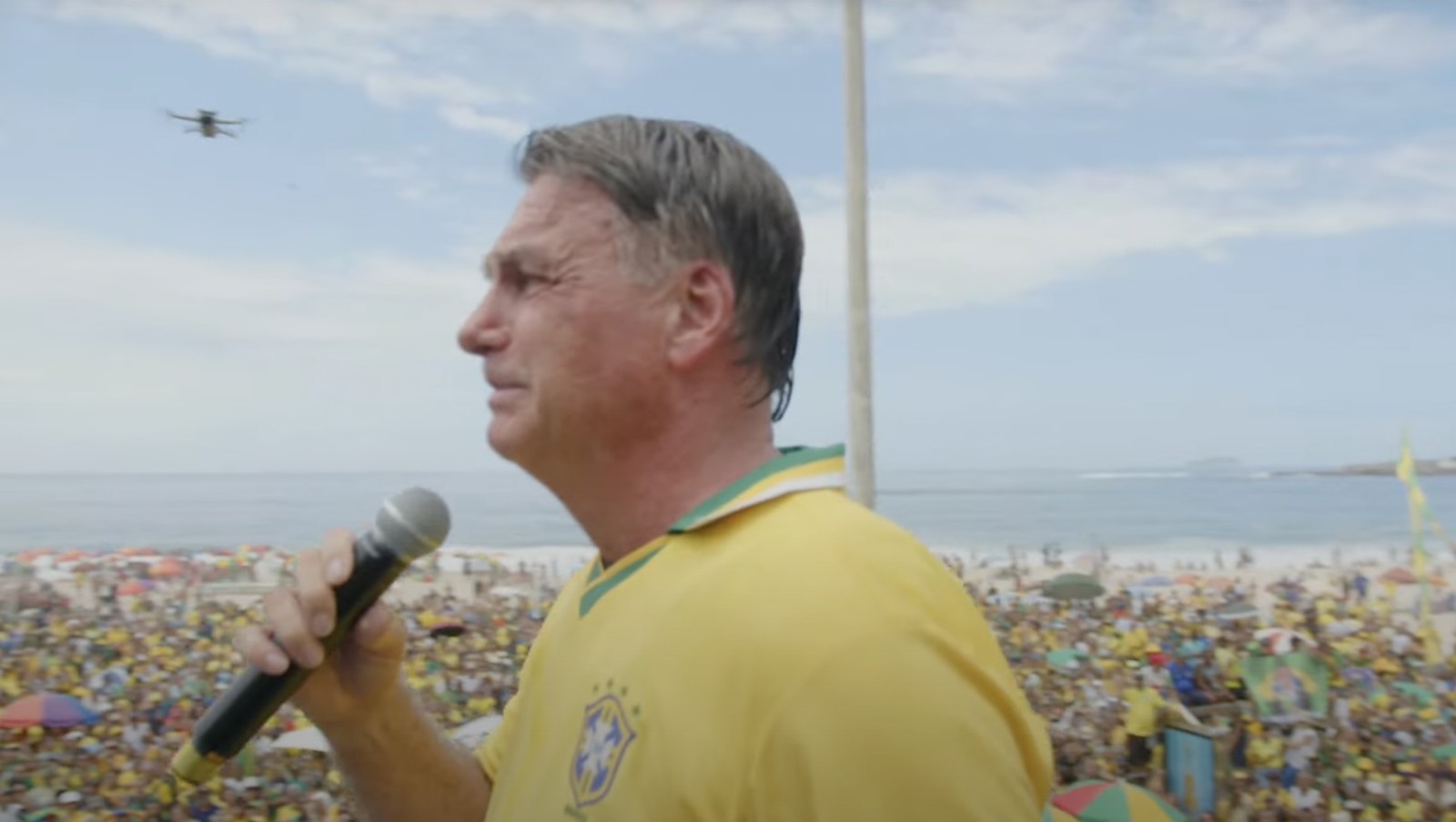 Bolsonaro discursa em ato na praia de Copacabana pela anistia dos envolvidos no 8 de janeiro de 2023 — Foto: Reprodução