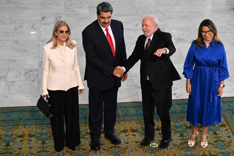 O presidente Lula com Maduro e as primeiras-damas Janja e Cilia Flores