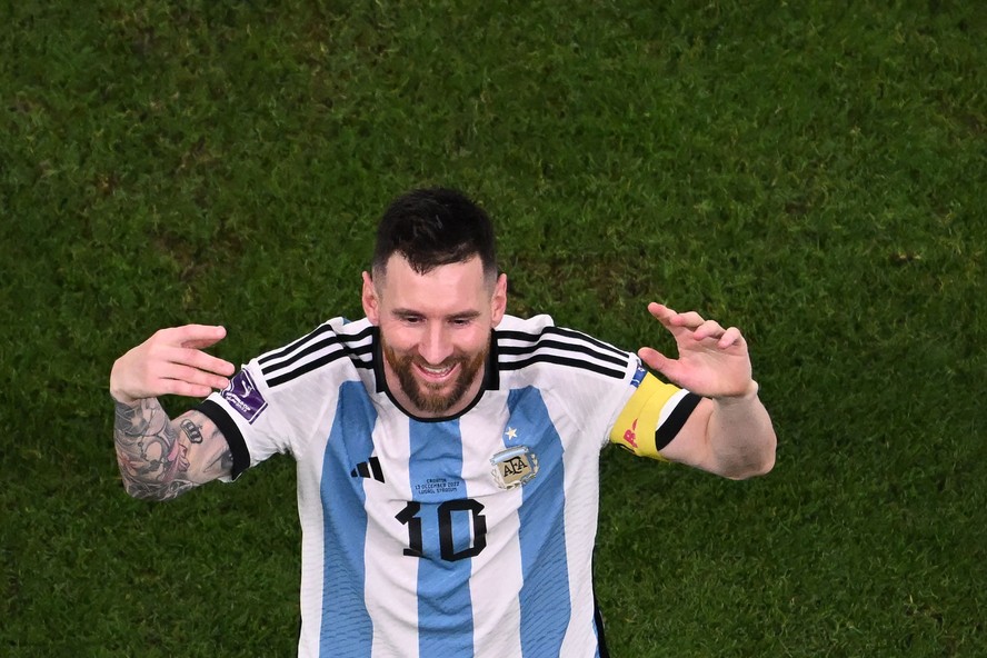 Messi comemora classificação para a final após vitória de 3 a 0 sobre a Croácia
