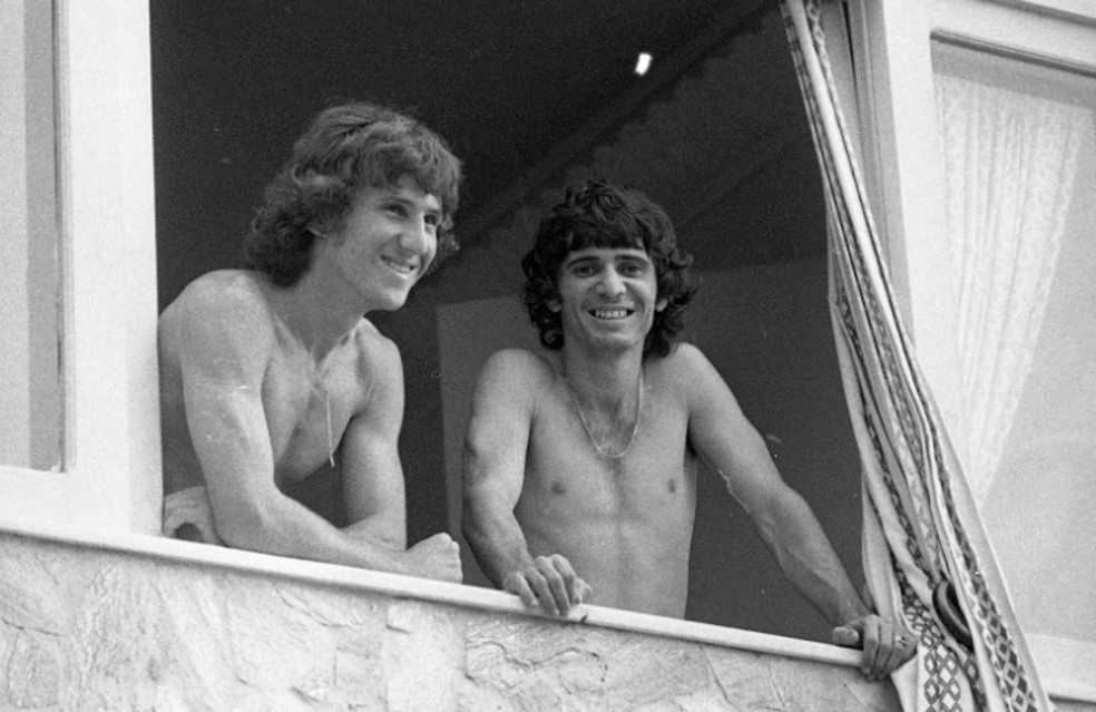 Zico e Edu em 1974: Dois filhos de Dona Matilde em Quintino — Foto: José Santos/Agência O GLOBO