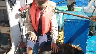 Tim Shaddock passou mais de dois meses à deriva no Pacífico com sua cadela — Foto: Divulgação/Grupomar