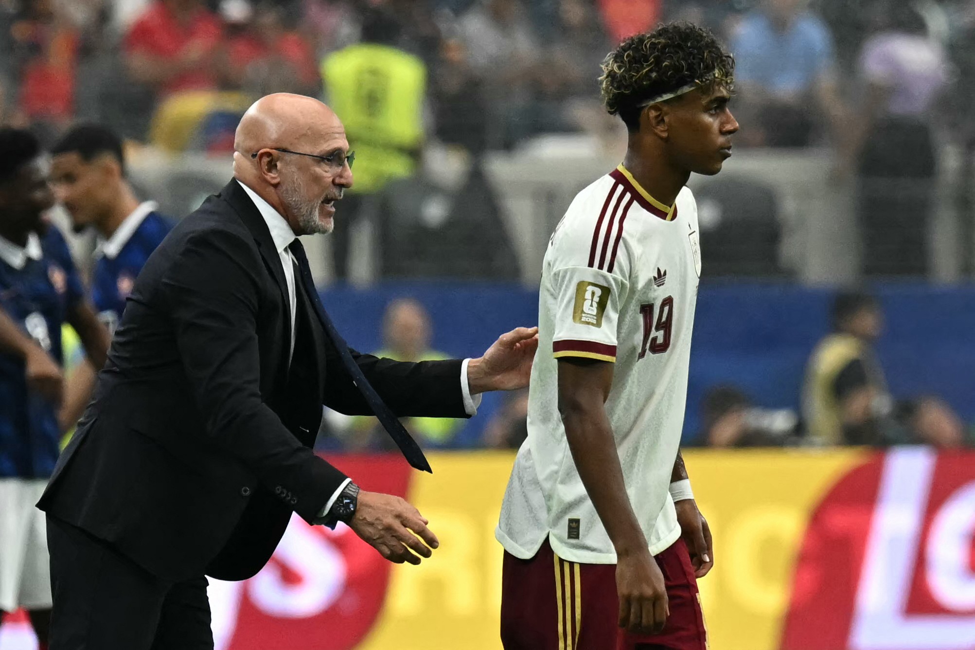 Técnico da Espanha afasta preocupação com Lamine Yamal