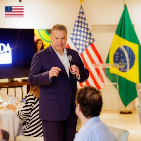 Discreto, representante dos EUA em Bras&iacute;lia tem papel secund&aacute;rio em tarifa&ccedil;o