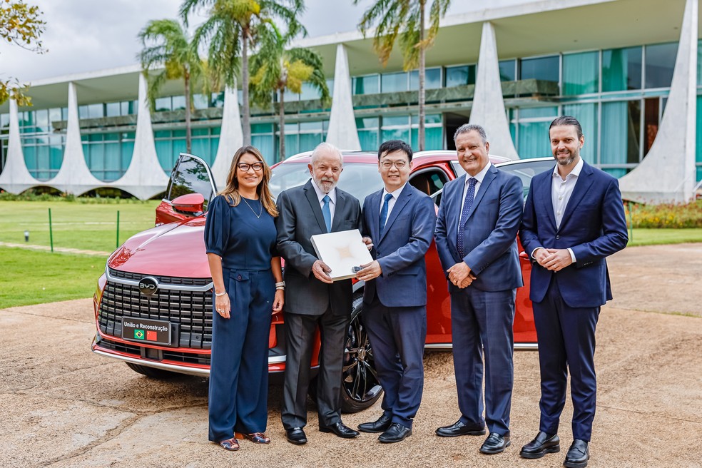 Janja, Lula and Rui Costa receive the leaders of Chinese BYD in Alvorada, early 2024 — Photo: Ricardo Stuckert/Divulgação/PR