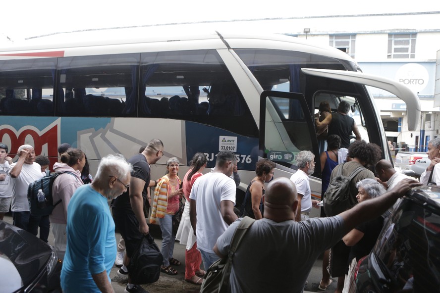 Sequestro na Rodoviária Novo Rio faz passageiros embarcarem no meio da ...