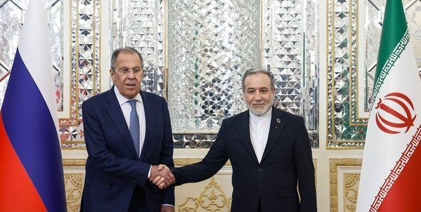 Chanceler afirma que Irã e Rússia 'nunca trabalharam tão perto como agora'