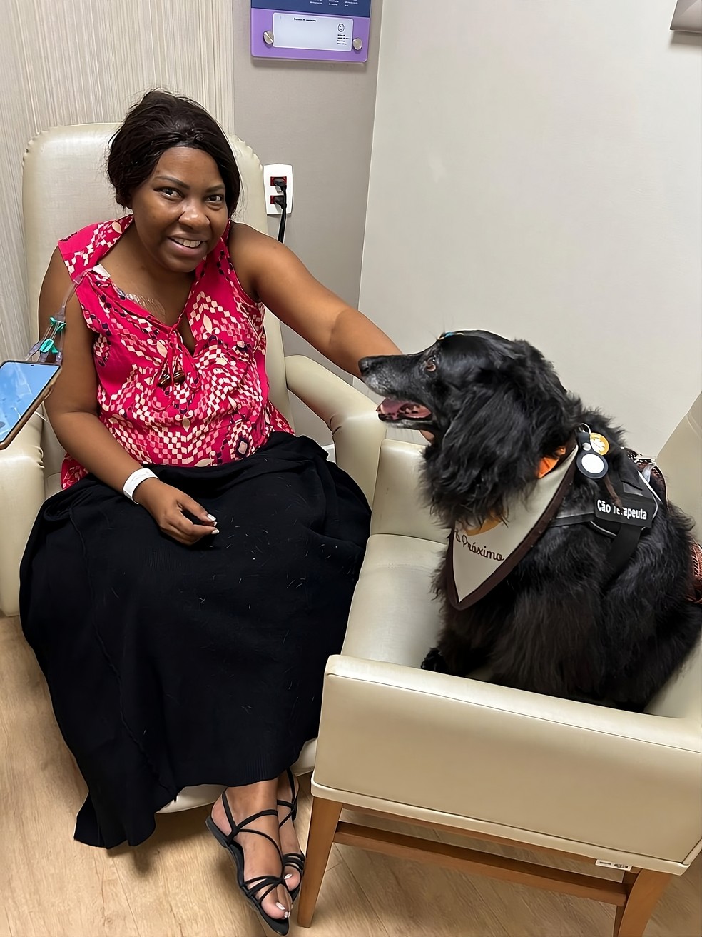 Mel.A cachorrinha da arquiteta Maria Clara Albuquerque com paciente — Foto: Divulgação/Pêlo Próximo