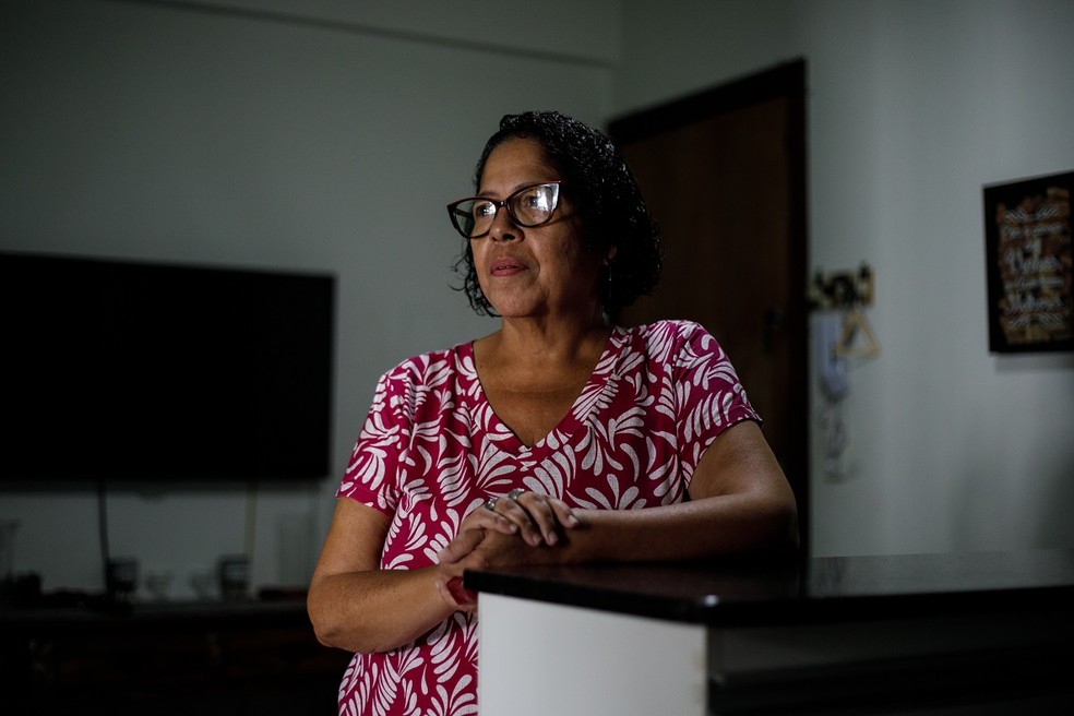 Vera Gentil descobriu um tumor no cérebro em abril do ano passado e ainda espera na fila por uma cirurgia — Foto: Brenno Carvalho / O GLOBO