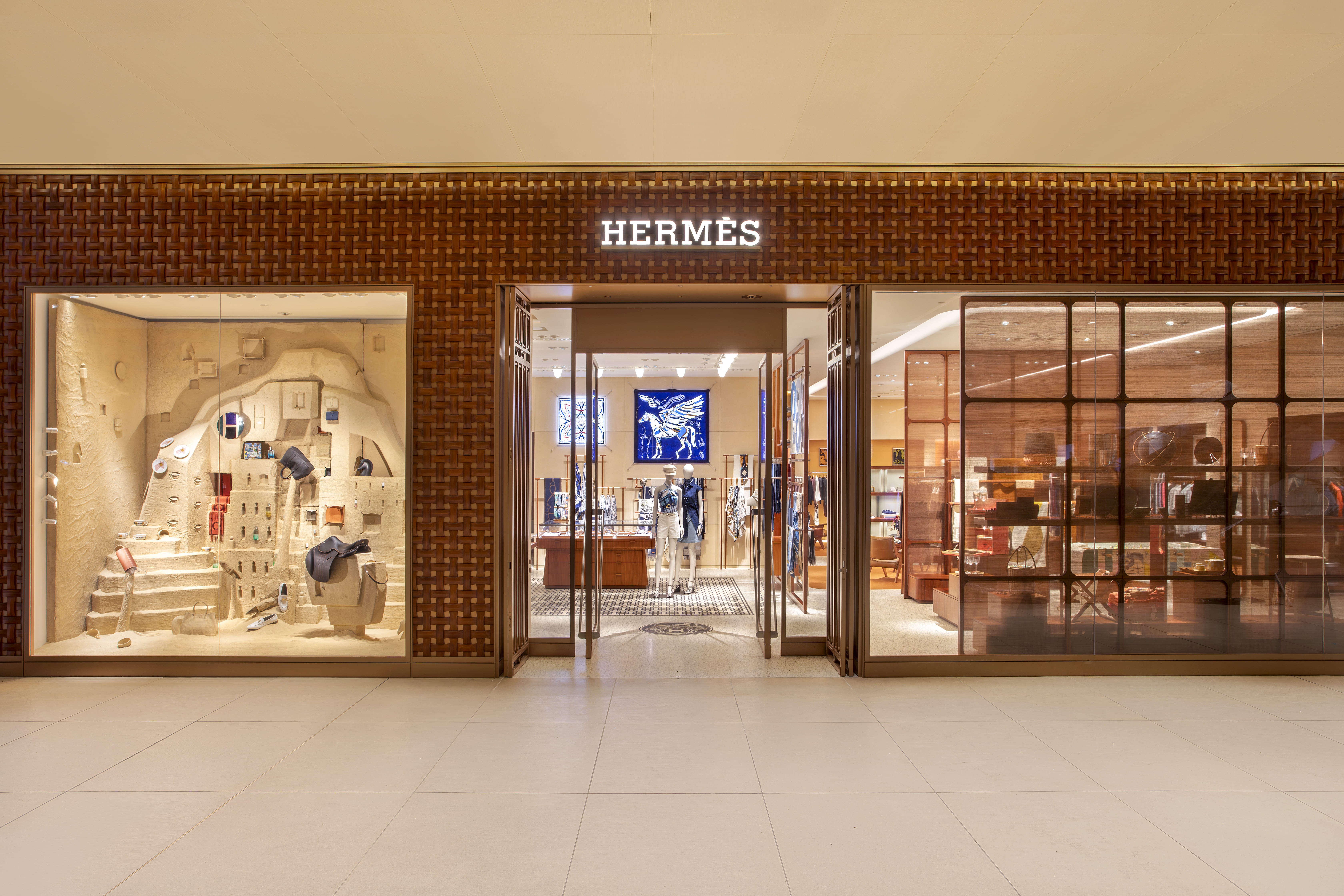 Após 10 anos em Ipanema, Hermès abre hoje loja no Village Mall com linhas de decor e beleza - QTU Questões do Universo