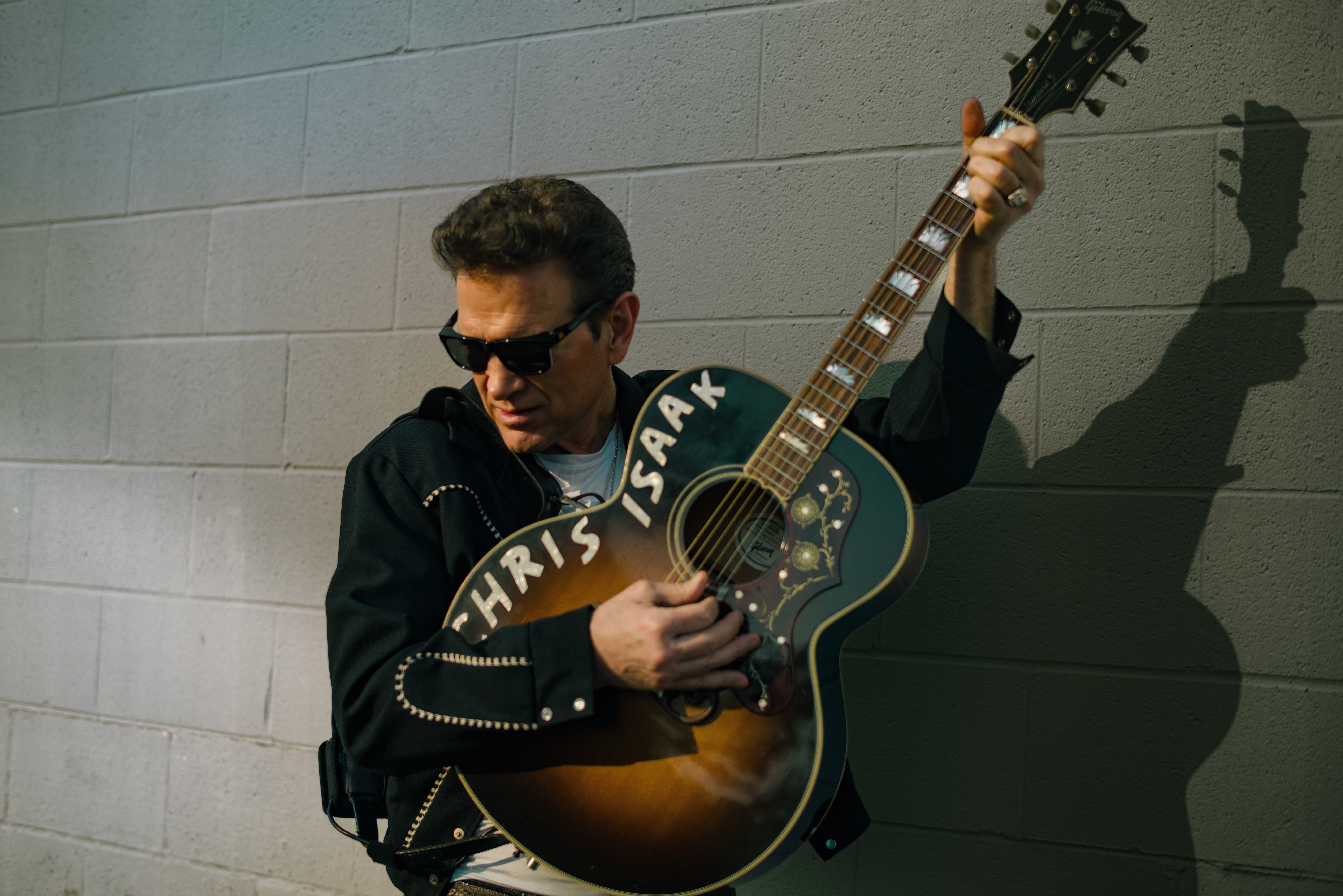 Chris Isaak, de 'Wicked game': 'Não componho sobre caminhões e cerveja'