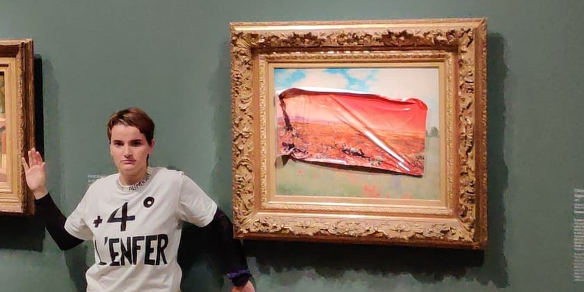 Ativista climática é presa em Paris após colar cartaz em pintura de Monet