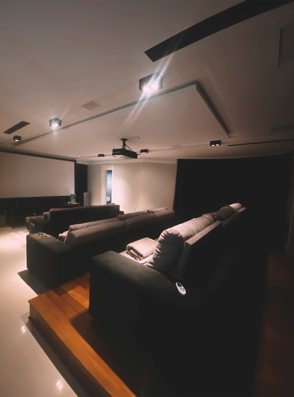 Sheik acusado de golpe com criptomoedas tenta vender mansão por R$ 64,5  milhões; veja imóvel