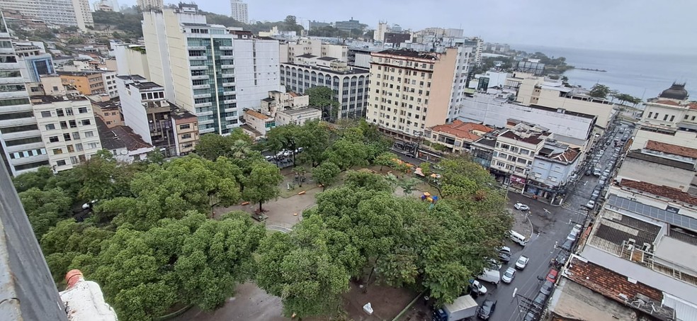 Vista aérea da Praça do Rink: moradores denunciam rotina de brigas, sujeira e uso de drogas no local — Foto: Rafael Timileyi Lopes